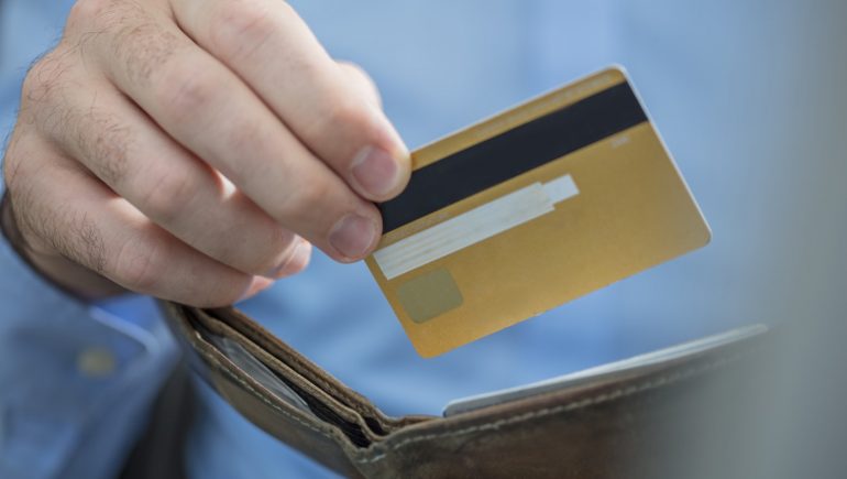 خدمة تقسيط مشتريات بطاقات الائتمان عبر الهاتف من البنك الأهلي