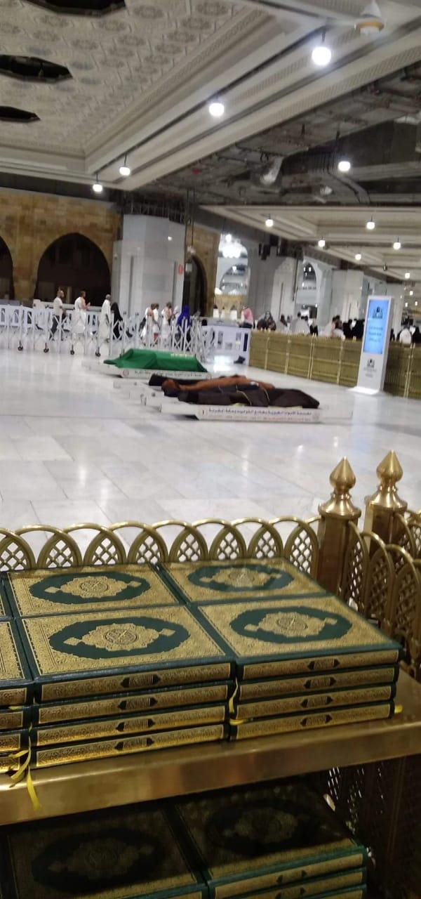أخر صورة للدكتور احمد ابو ستيت خلال أداء العمرة