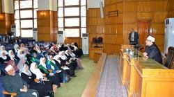 "المرأة تسترد وجهها": انتقلت من خندق "ناقصات العقل" إلى منبر الدعوة ومنصات القضاء