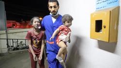 طبيب فلسطيني يتفاجأ بابنيه بين المصابين بالمستشفى: انهرت ولم أستطع علاجهما