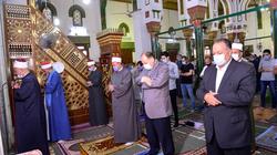 محافظ أسيوط يثني على التزام المصلين بإجراءات مواجهة كورونا في "الجمعة"