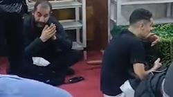 انهيار أحمد حلمي عند وصول جثمان شقيقه لمسجد ناصر في بنها للصلاة عليه