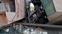 عاجل.. انقلاب قطار بضائع محمل بالغلال واصطدامه بمنزل في البحيرة