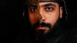 مجسمات تاريخية من الفوم بأيدي طبيب.. «خوذة صلاح الدين في 15 ساعة شغل»