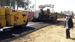 استكمال أعمال رفع كفاءة رصف شارع البحر ومنطقة مجمع المدارس بالزرقا 