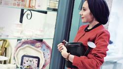 «بوتيك» يعيد أجواء السبعينات بملابس وإكسسوارات زمان: كان ذوقنا عالى
