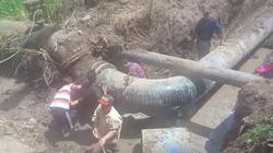إصلاح خط مياه شرب محطة الحرير الصناعي بكفر الدوار بالبحيرة