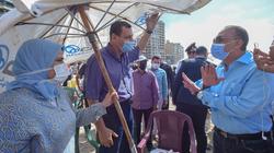 محافظ الإسكندرية: الكمامة شرط أساسي لمن يجلس على الشاطئ