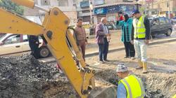كسر خط الصرف الصحي في منطقة الشيخ حسانين بالمنصورة
