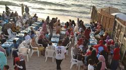 إفطار جماعى لـ«الأرامل والمطلقات ومتحدى الإعاقة» على شاطئ البوريفاج