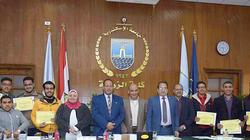 عميد «زراعة الإسكندرية» يكرم 4 طلاب لحصدهم مراكز بأسبوع الجامعات