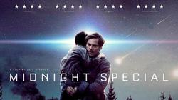 طفل خارق يهرب مع والده من ملاحقة الشرطة في "Midnight Special"
