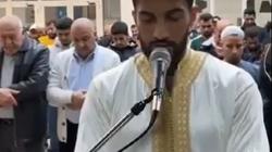 لاعب أردني شهير يؤم المصلين في صلاة التراويح.. صوته يهز القلوب (فيديو)