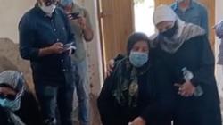 انهيار زوجة طبيب الغلابة في أول ظهور لها