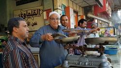 "القلماوي" بكفر الشيخ.. 65 سنة صناعة "فسيخ" والسر في "النظافة"