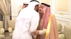 وزير خارجية الإمارات يقدم واجب العزاء في الأمير متعب بن عبدالعزيز