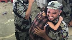 صور.. مواقف إنسانية لرجال الأمن السعودي مع ضيوف الرحمن