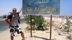 ريتشارد يزور قبر جده الإنجليزي في مطروح.. بطل "معركة العلمين"