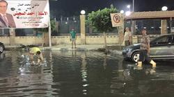 بالصور| كسر خط مياه يغرق شارع المشاية في المنصورة