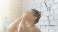 5 أخطاء شائعة عند الاستحمام في الشتاء.. تزيد البرد وتضر صحتك 