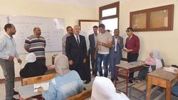 طلاب الثانوية في مطروح يعربون عن سعادتهم لسهولة "الاقتصاد والإحصاء"