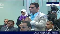 أحد الشباب للسيسي: "إحنا مش أقل من الجيش والقضاة".. والرئيس مازحا: "حايعود عليك بالسلب"