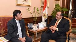 سفير اليابان: دراسة لإنشاء قطار كهربائي للربط بين برج العرب ووسط المدينة