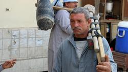 عمال اليومية.. الرزق يحب المغامرة