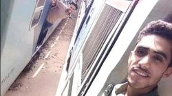 «سيلفي القطار».. حكاية صديقين فرقتهما الحياة وجمعتهما الصدفة
