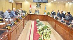 محافظ أسيوط يبحث استعدادات المدارس لامتحانات الصف الأول الثانوي