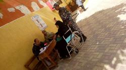 بالكراسي المتحركة.. السيدات يتصدرن طوابير "الأزبكية" الانتخابية