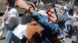 دبدوب وتورتة.. هدايا الأهالي لطالبات الثانوية في الإسكندرية بعد انتهاء الامتحانات