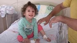 ماذا حدث لطفلة انتقمت من ثعبان لدغها بطريقة غريبة؟.. «خدت تارها»