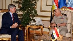 وزير الدفاع يلتقي عضو لجنة اعتمادات العمليات الخارجية بمجلس النواب الأمريكي