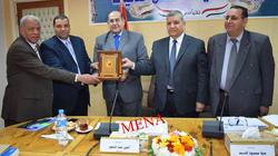 محافظ سوهاج يكرم الحاصلين على جائزة الجامعة التشجيعية