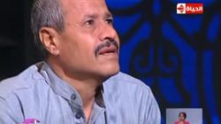 بالفيديو| أب يبكي بسبب اعتداء ابنه عليه مرتين بـ"السكينة والشاكوش"