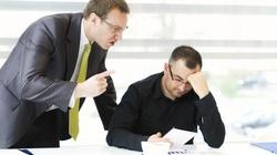 "اشكره واختصر".. 10 نصائح تنتقد بها مديرك بذكاء