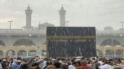 عاجل.. هطول أمطار على مكة المكرمة (صور وفيديو)