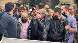 في أول ظهور بعد عودته من الخارج.. خالد يوسف يتلقى العزاء في شقيقه
