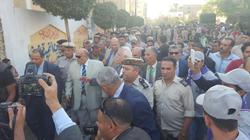 قرية "أتميدة" بالدقهلية تستقبل قافلة المحافظ الغذائية بالطبل والمزمار البلدي