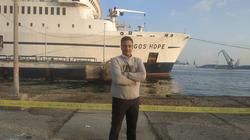 «ماجد» يسجل تجربته في سفينة «لوجوس هوب»: «الرحلة جميلة والكتب مش مرضية»