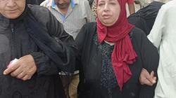 أصدقاء نيرة أشرف يقرأون القرآن أمام قبرها ويضعون الزهور.. «كانت طيبة وفي حالها»