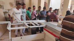 طلاب تكنولوجيا الصناعات الخشبية يواصلون التدريب في المؤسسات الصناعية