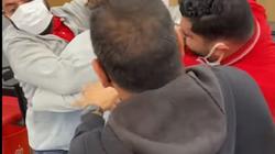 مشاجرة بالأيدي داخل فرع شركة لخطوط المحمول.. «خناقة شوارع» (فيديو)