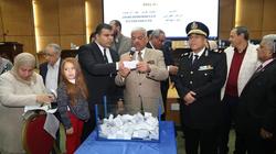 بالقرعة.. توزيع 100 لوحة أجرة تاكسي على شباب السويس