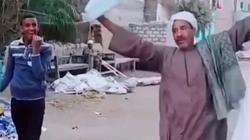 هل رُزق بمولود بعد 25 عامًا؟.. سر رقصة الحاج «الطوخي» في قرية بقنا
