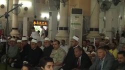 المئات يؤدون صلاة العيد في مسجد "أبو العباس" بالإسكندرية