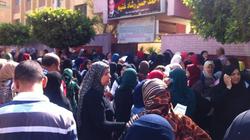 أولياء أمور بالمنصورة يشتكون من تأخر توزيع أوارق الأسئلة على الطلاب