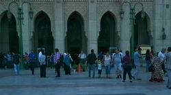 أول يوم عمل بعد العيد: موظفو مجمع التحرير صلّوا الظهر.. وزوّغوا من الشغل