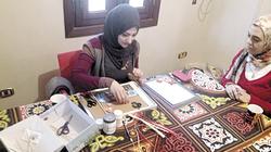 «شيماء» تصنع لوحات من «الورق الملفوف»: «جات معايا صدفة»